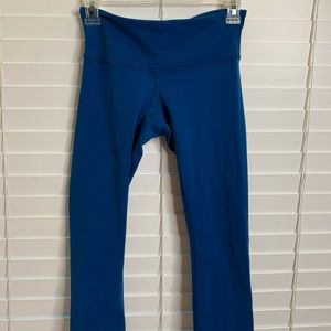 LULULEMON ATHLETICA blue crop leggings